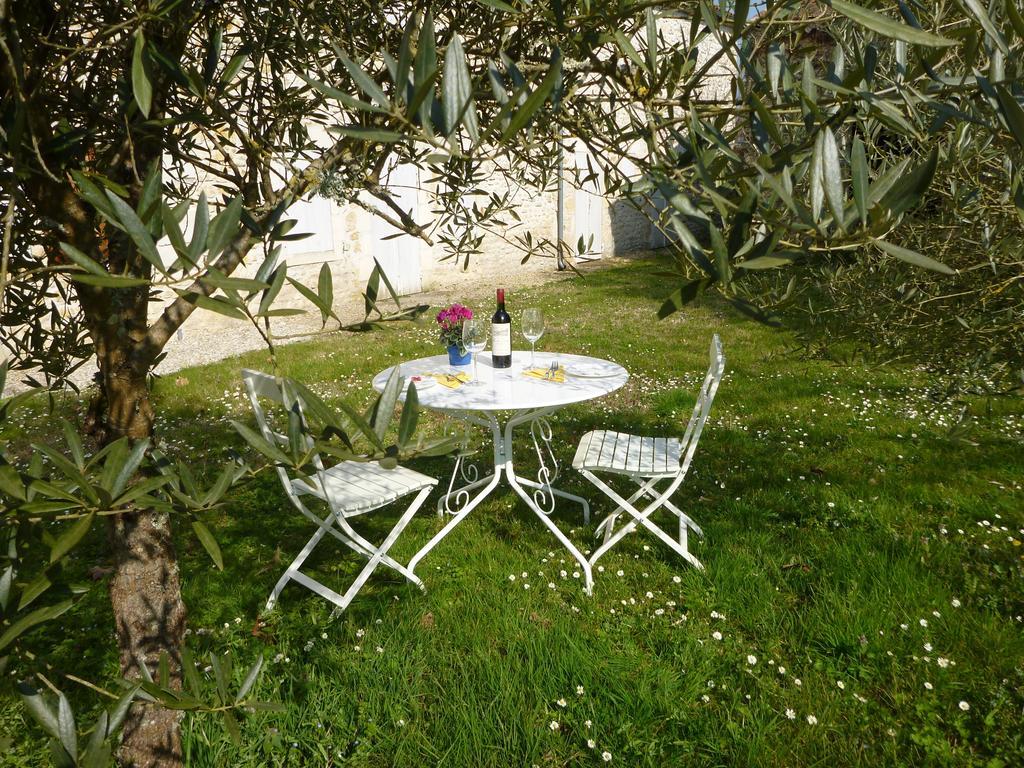 Domaine Du Papillon Bed & Breakfast Lesparre-Médoc Стая снимка