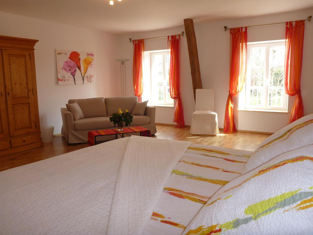 Domaine Du Papillon Bed & Breakfast Lesparre-Médoc Стая снимка